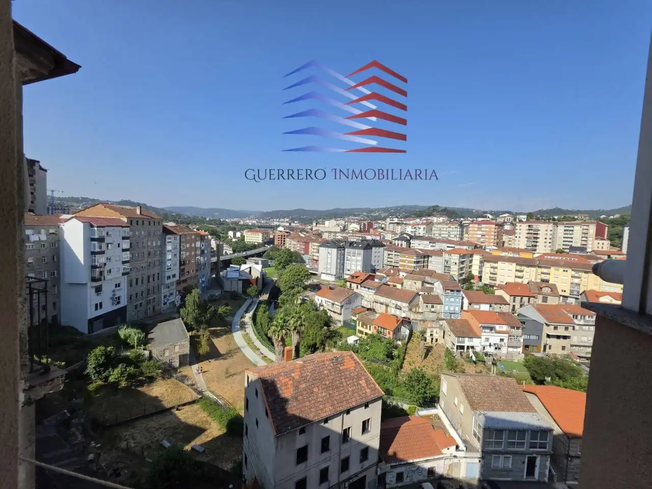 Außenansicht von Wohnung zur Miete in Ourense Capital  mit Heizung, Terrasse und Abstellraum