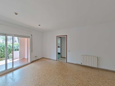 Rez-de-chaussée avec balcon à vendre à Carrer de la Garona
