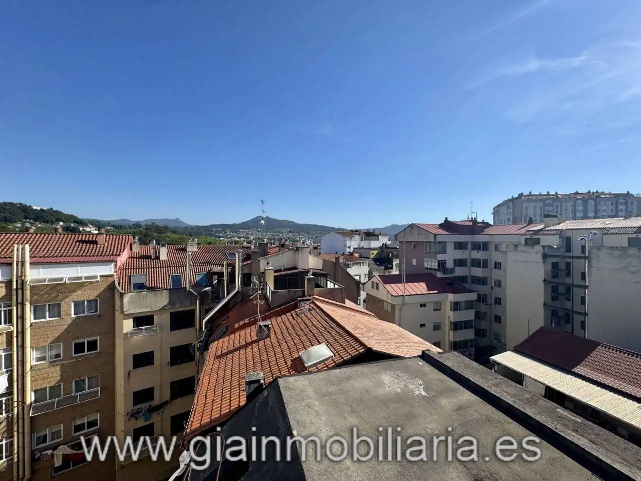 Vista exterior de Edifici en venda en Vigo 