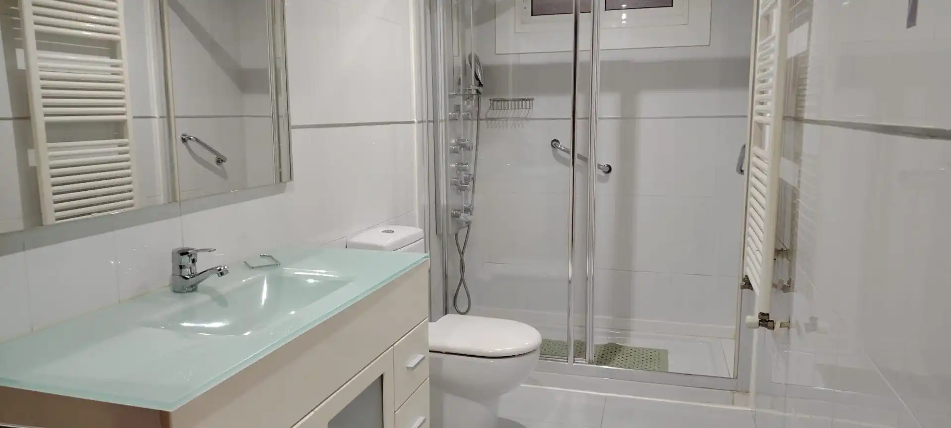 Badezimmer von Wohnung zum Verkauf in Vigo  mit Heizung, Abstellraum und Balkon