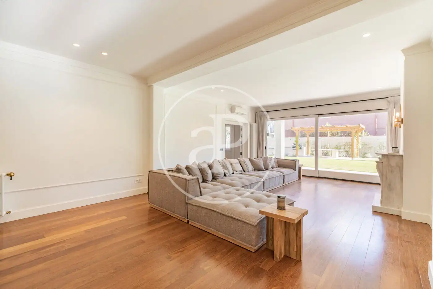 Living room of Houses for rent in Madrid  with Air Conditioner, Heating and Private garden