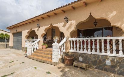 Außenansicht von Haus oder Chalet zum verkauf in Llorenç del Penedès mit Terrasse