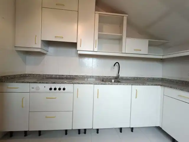 Cocina de Casa o chalet en venta en Vigo  con Calefacción, Jardín privado y Parquet