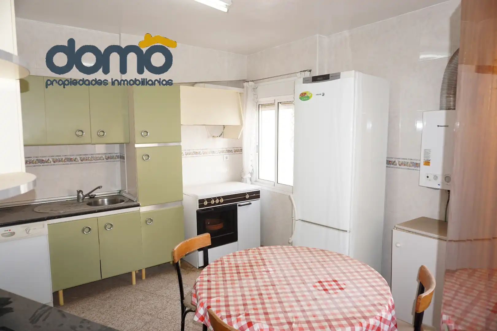 Cocina de Piso en venta en Almería con Amueblado y Balcón