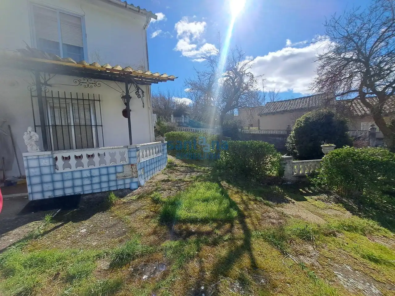 Vista exterior de Casa o xalet en venda en Gradefes amb Calefacció, Jardí privat i Traster