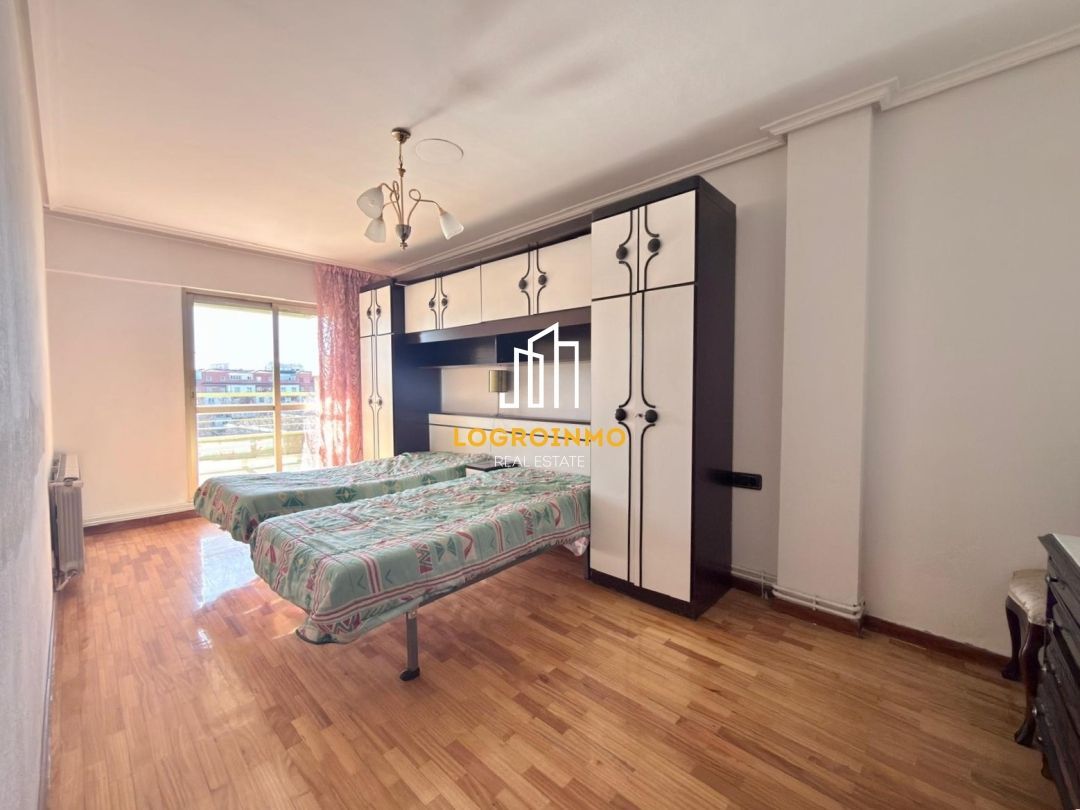 Bedroom of Flat to rent in  Logroño  with Heating, Terrace and Storage room