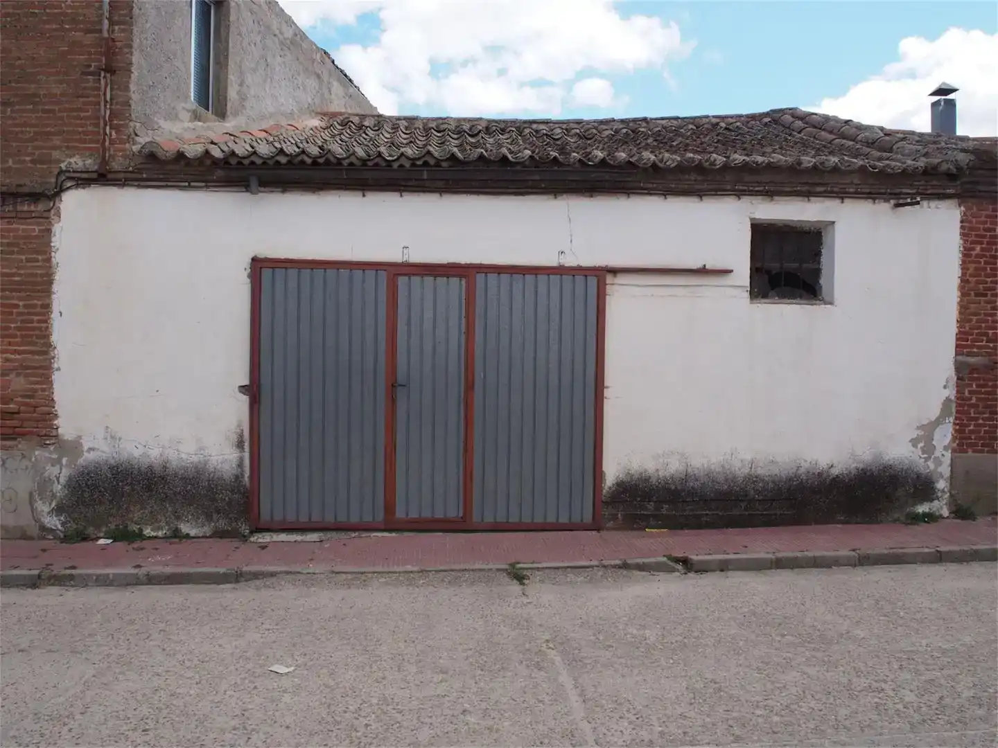 Vista exterior de Casa adosada en venda en Ataquines