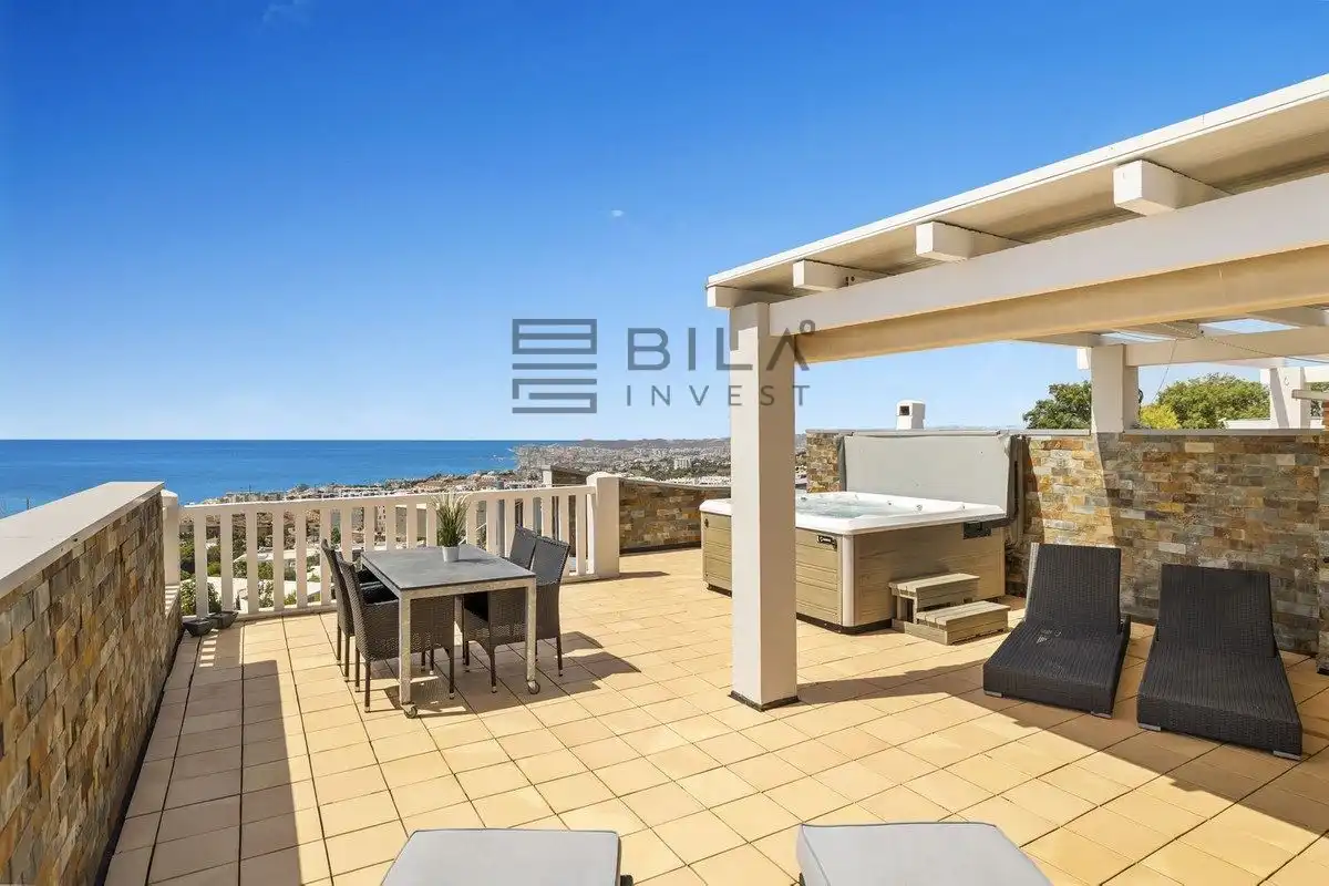 Penthouse with pool for sale in Aliso