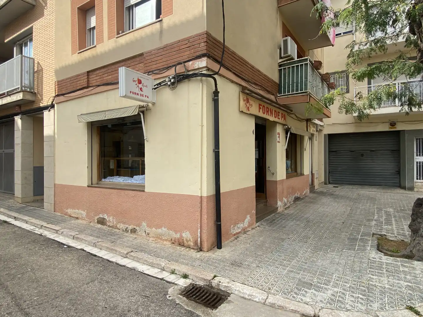 Vista exterior de Local en venta en Vilanova i la Geltrú