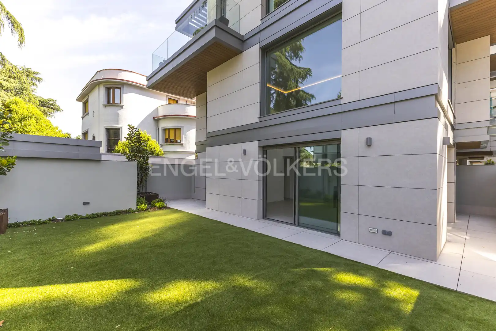 Vista exterior de Dúplex en venta en Madrid con Calefacción, Terraza y Trastero