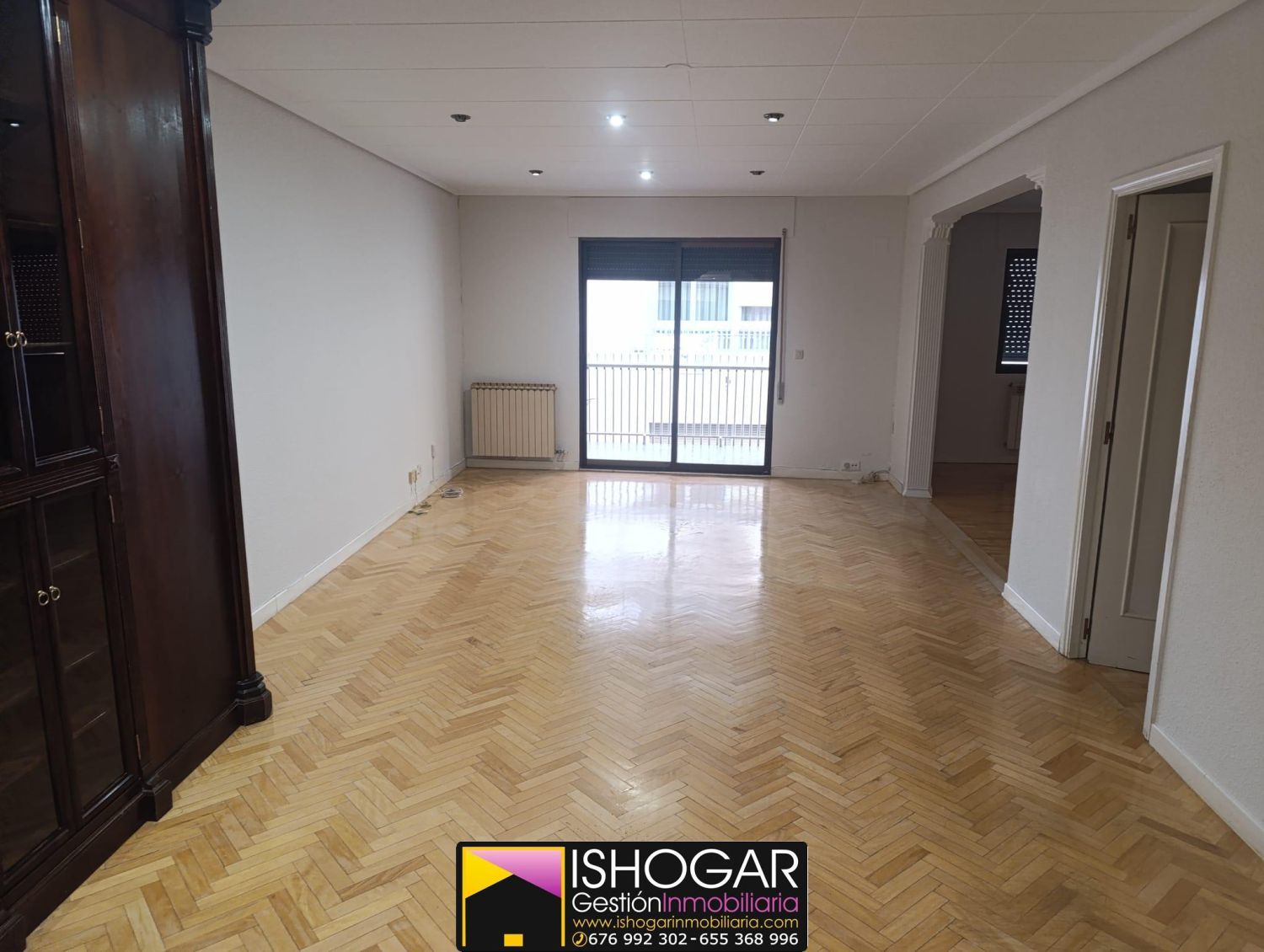 Sala d'estar de Pis de lloguer en Valdepeñas amb Calefacció, Parquet i Terrassa