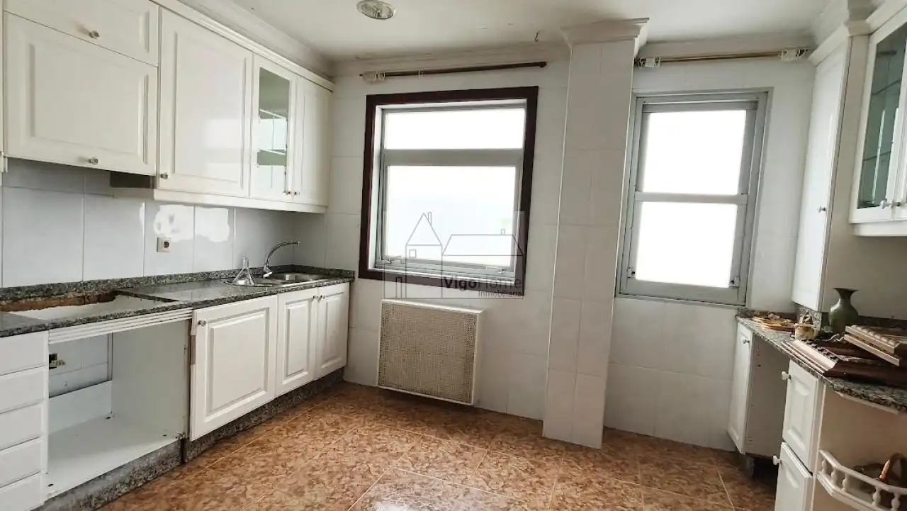 Kitchen of Flat for sale in Vigo   with Heating and Storage room