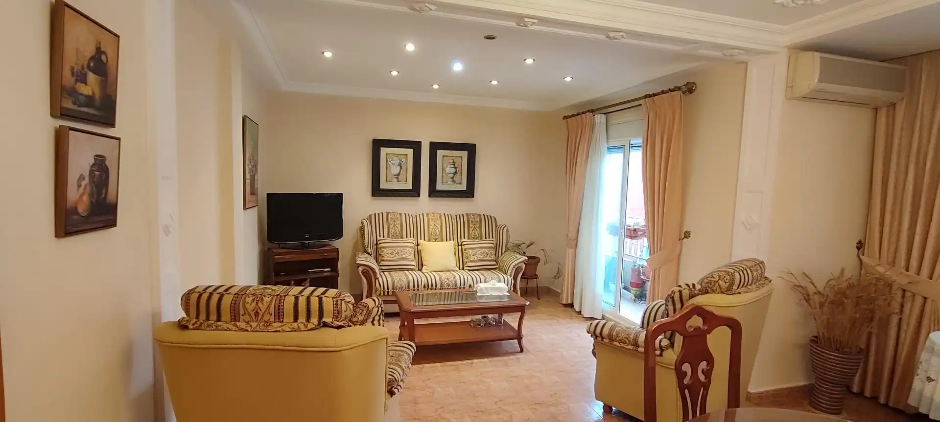 Living room of Flat for rent in Paiporta  with Air Conditioner, Heating and Storage room