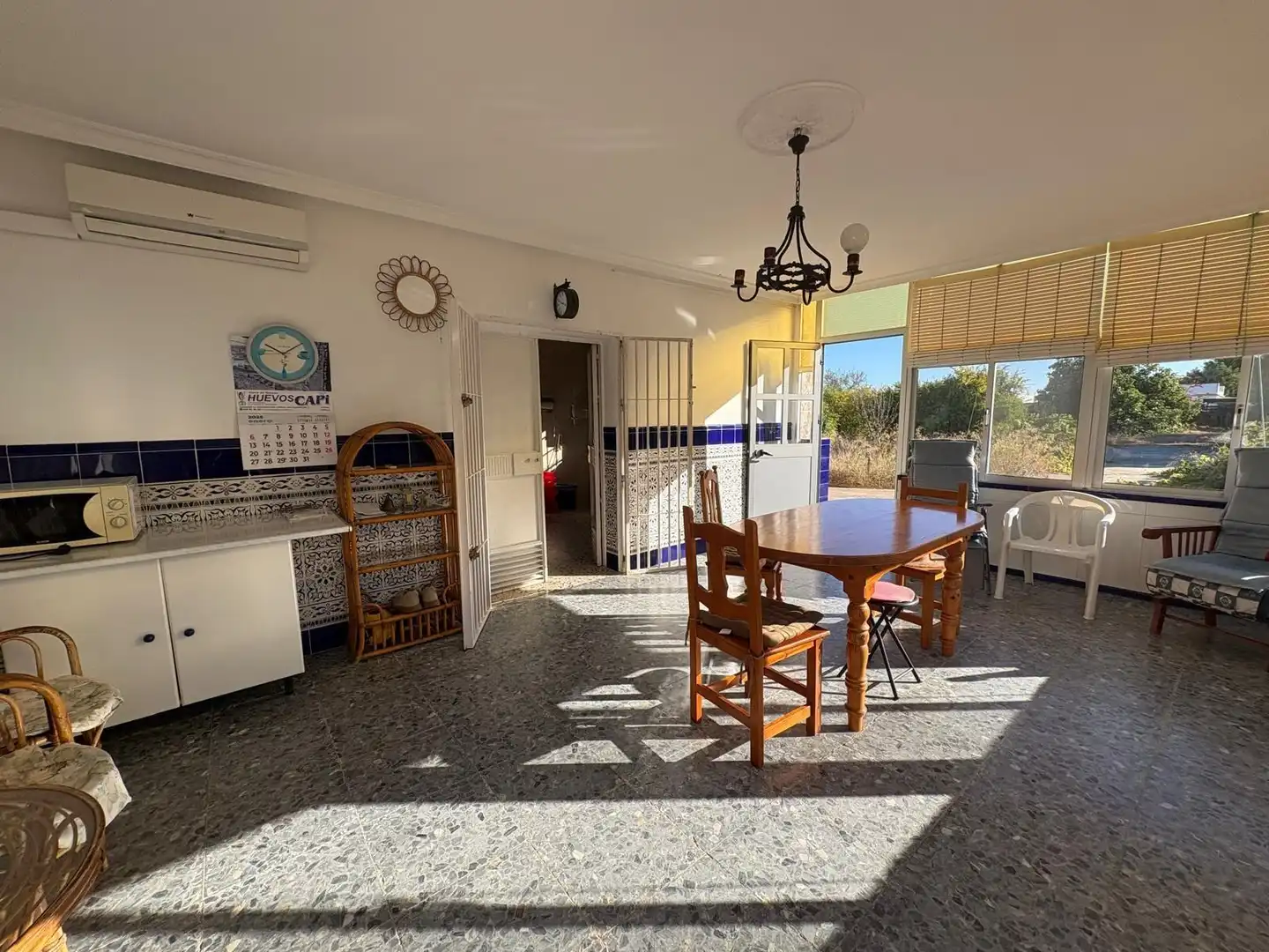 Menjador de Casa o xalet en venda en Chiclana de la Frontera amb Aire condicionat, Jardí privat i Piscina