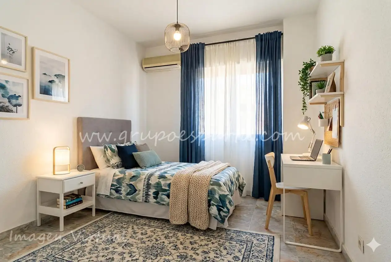 Bedroom of Flat for sale in Sevilla  with Air Conditioner and Balcony