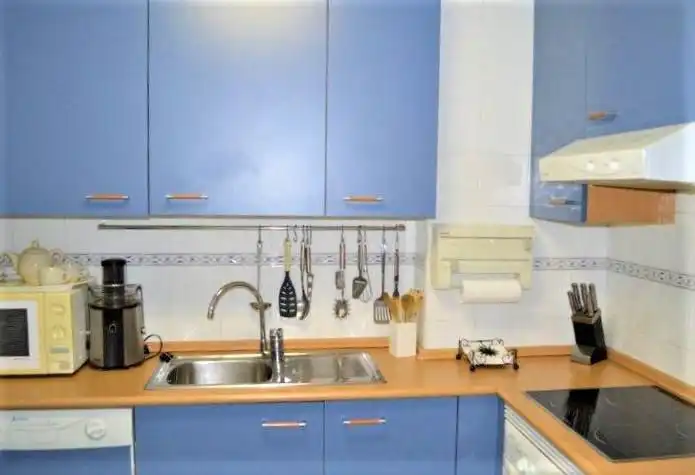 Cuina de Apartament de lloguer en Marbella amb Aire condicionat, Terrassa i Moblat
