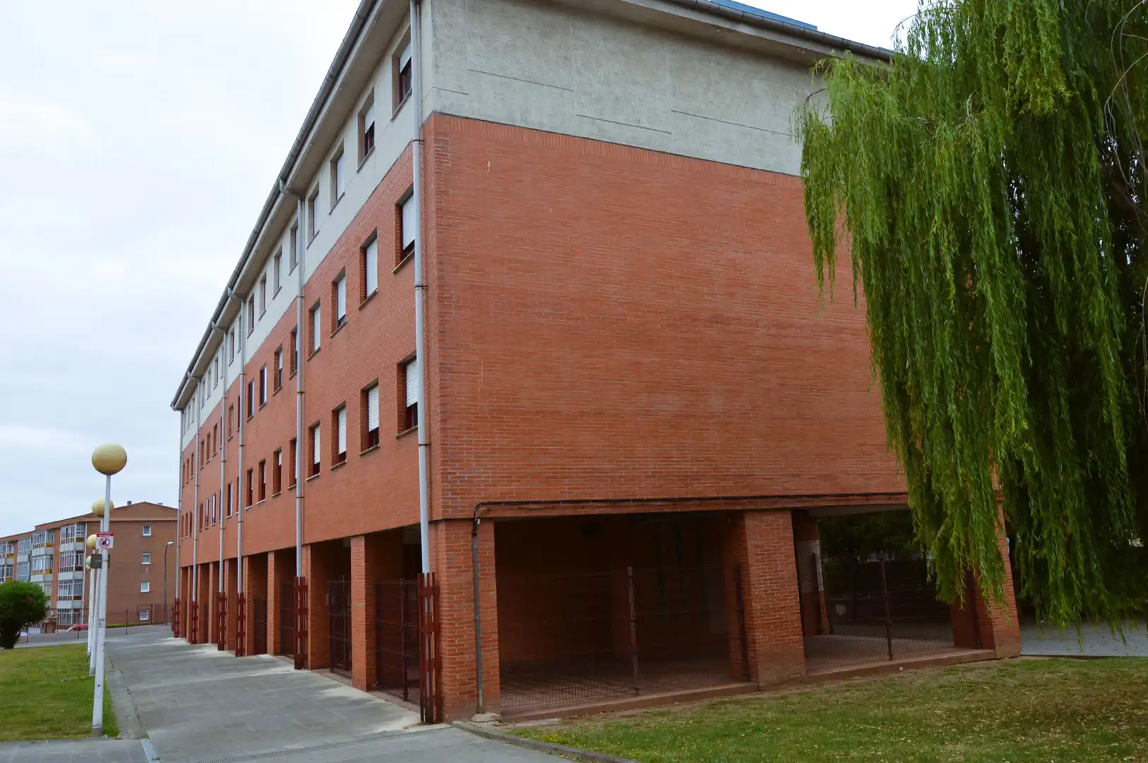 Vista exterior de Piso en venta en Avilés con Calefacción, Parquet y Trastero