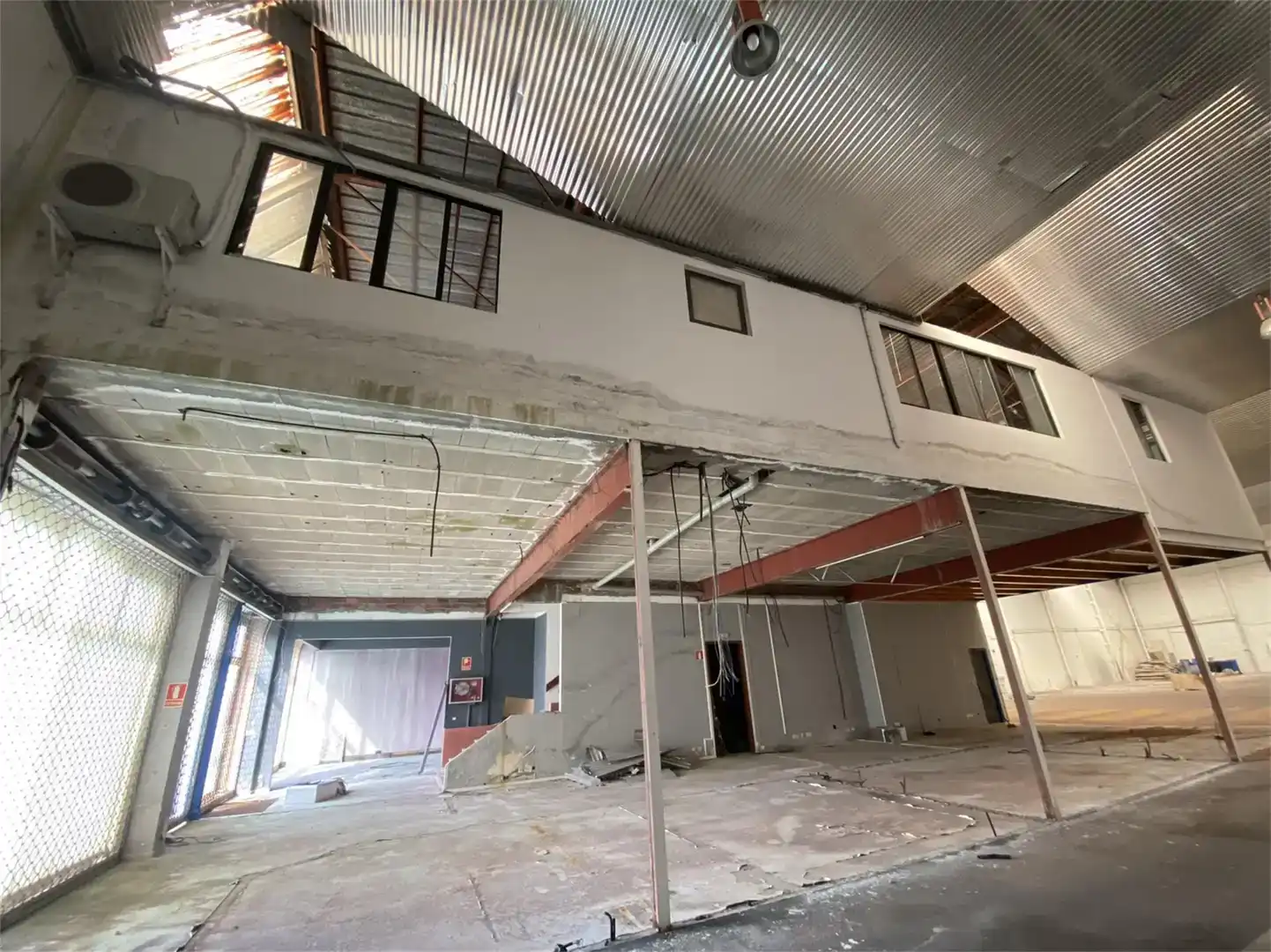 Fabrikhallen zur Miete in Narón