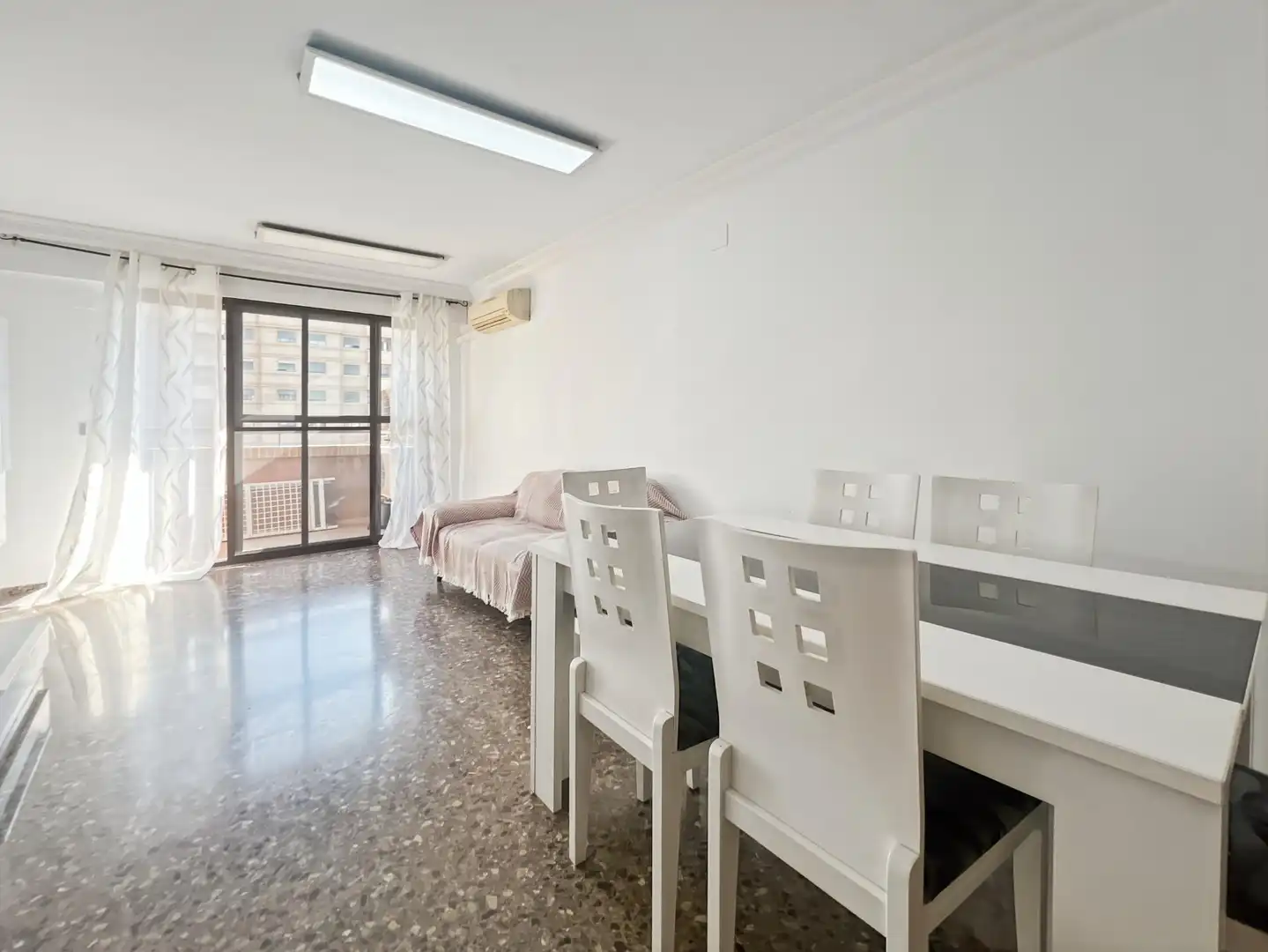 Habitación de Piso de alquiler en Castellón de la Plana / Castelló de la Plana con Aire acondicionado, Amueblado y Balcón