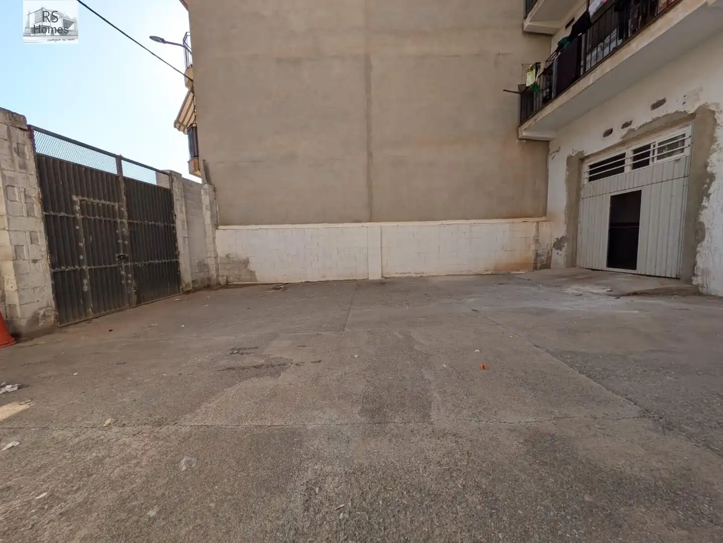 Aparcament de Local en venda en La Pobla de Vallbona