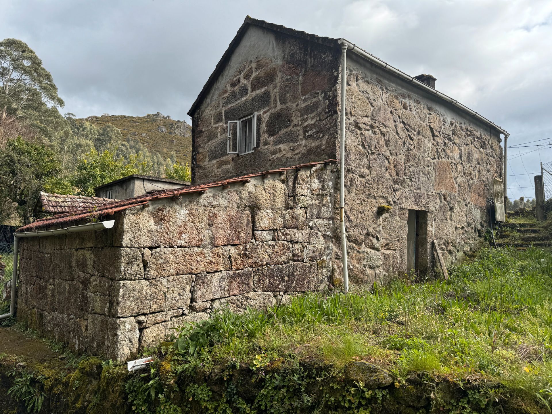 Vista exterior de Casa o xalet en venda en As Neves   amb Jardí privat, Traster i Moblat
