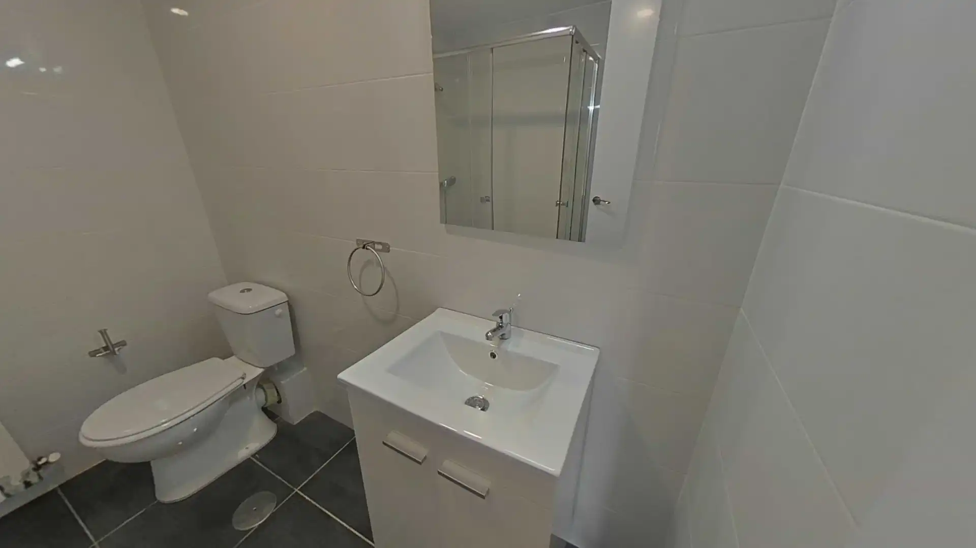 Bathroom of Flat for sale in Madrid