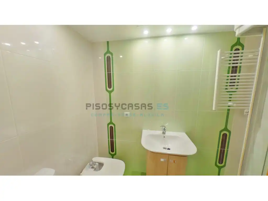 Bathroom of Flat for sale in Tauste  with Air Conditioner, Oven and Washing machine