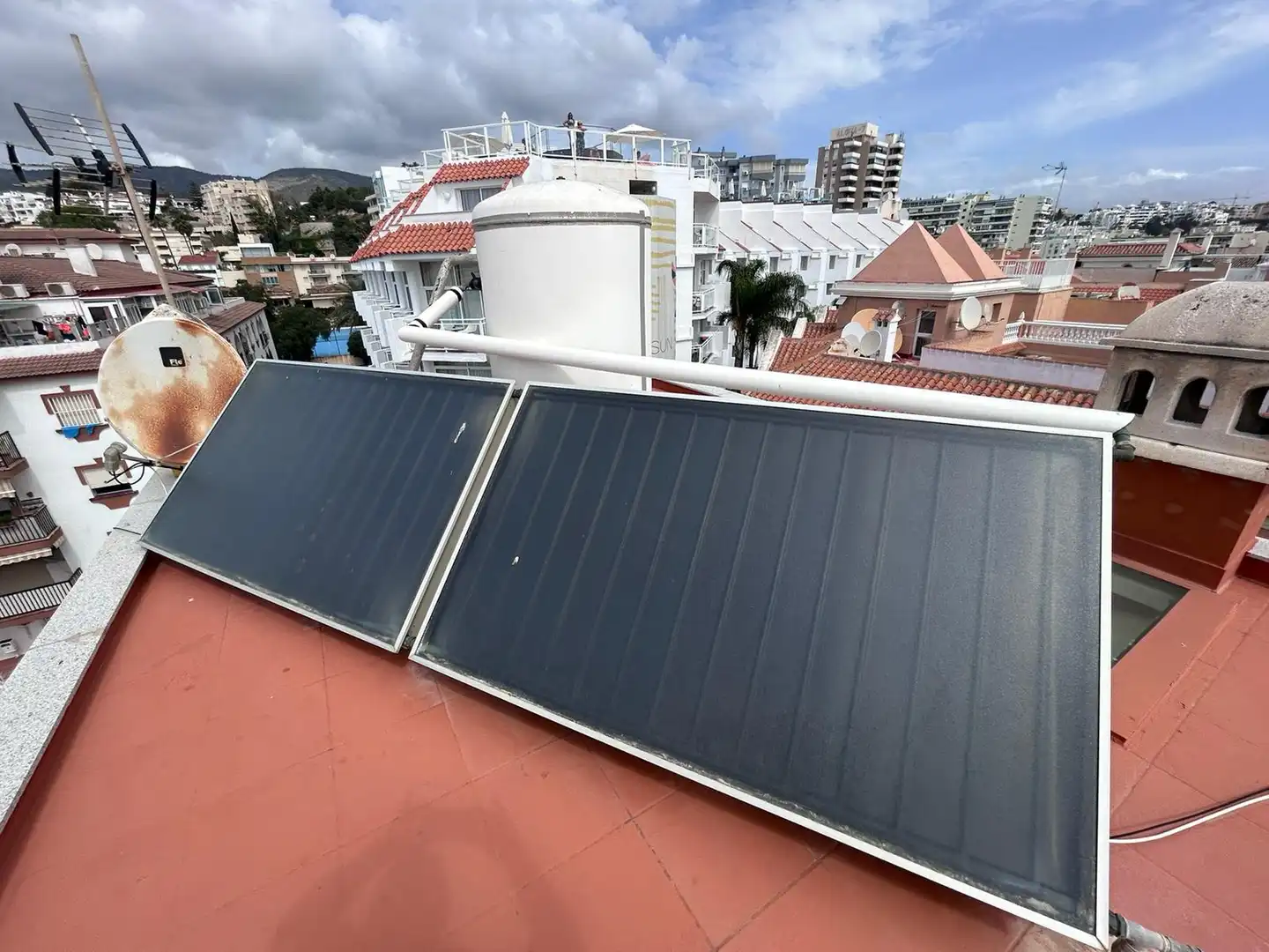 Vista exterior de Edificio en venta en Torremolinos