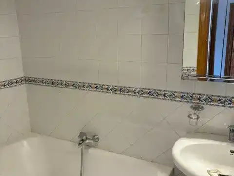 Bany de Pis de lloguer en Granada amb Aire condicionat i Balcó