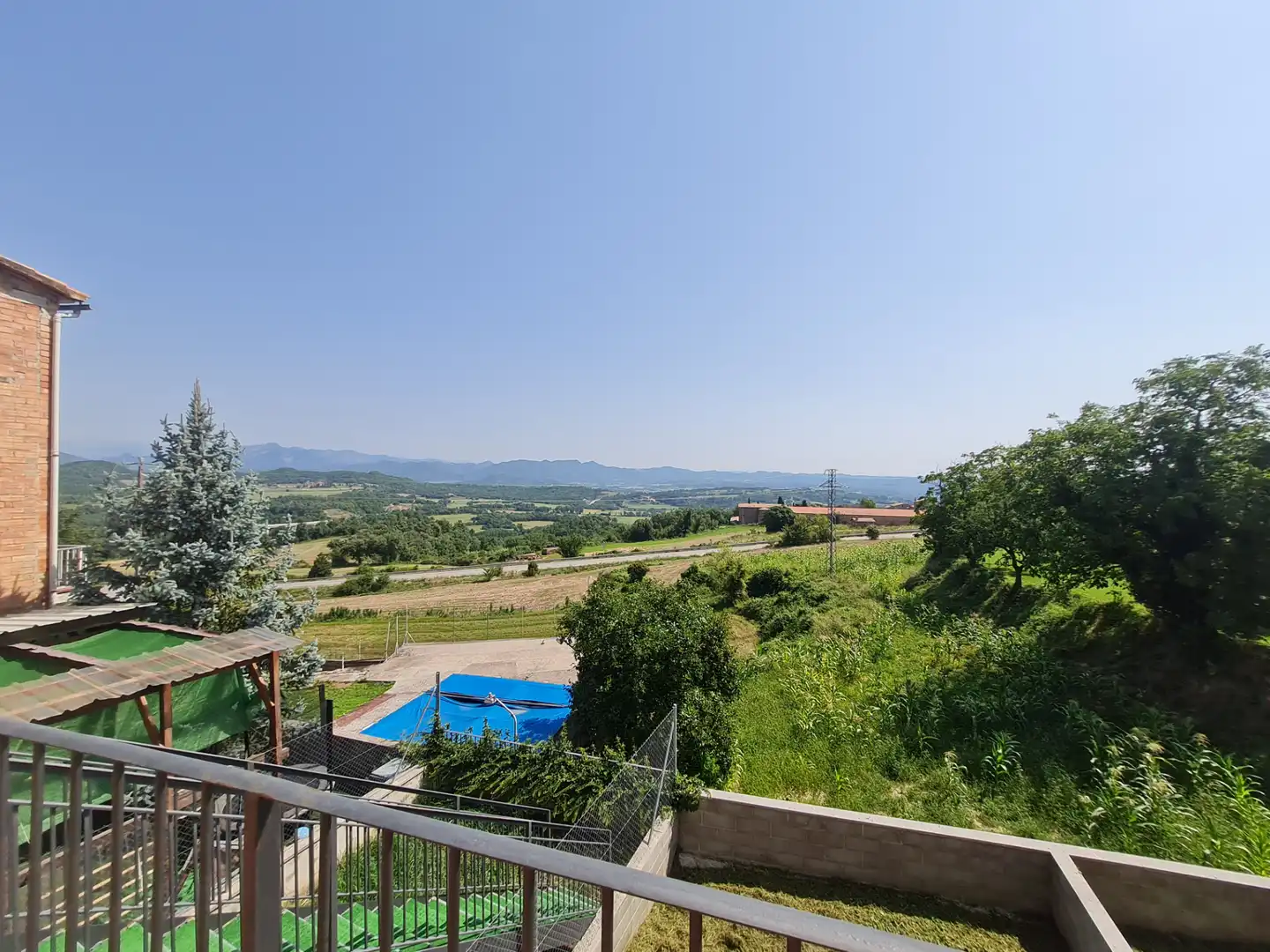 Garten von Einfamilien-Reihenhaus zum Verkauf in Casserres mit Klimaanlage, Heizung und Privatgarten
