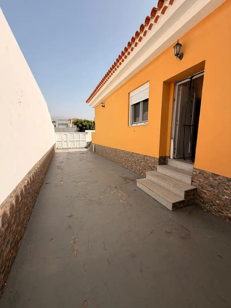 Vista exterior de Casa o chalet de alquiler en Granadilla de Abona con Jardín privado, Terraza y Trastero
