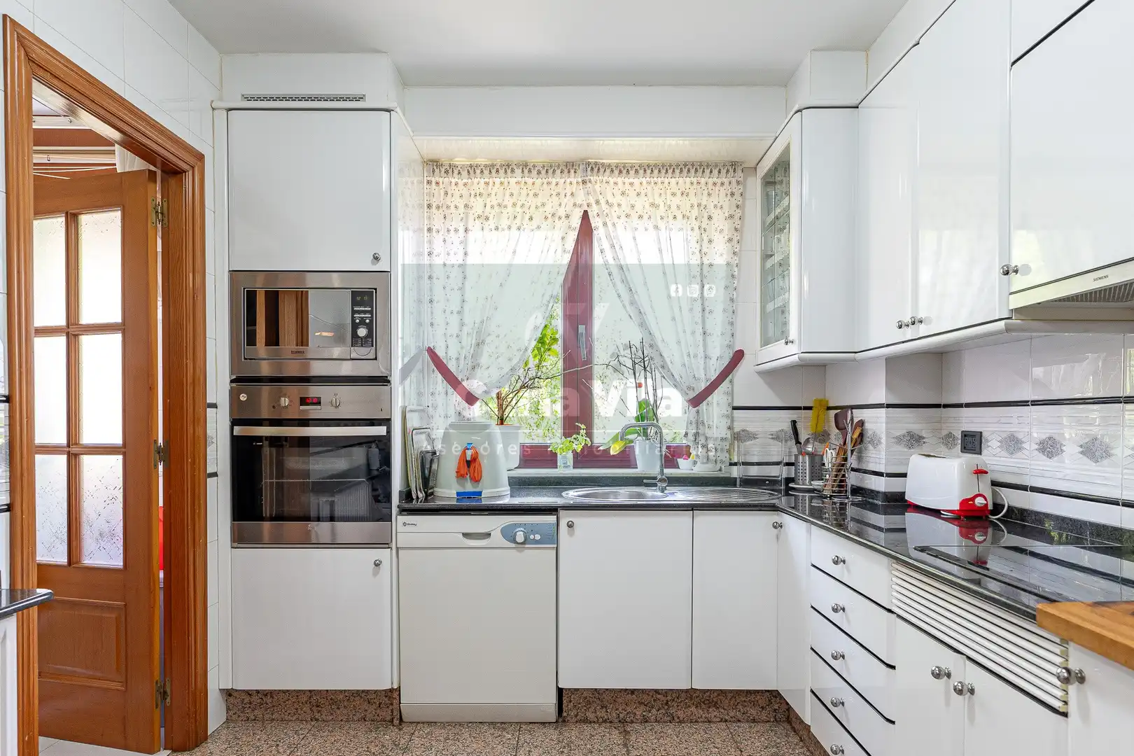 Cocina de Dúplex en venta en Lugo con Calefacción, Jardín privado y Parquet