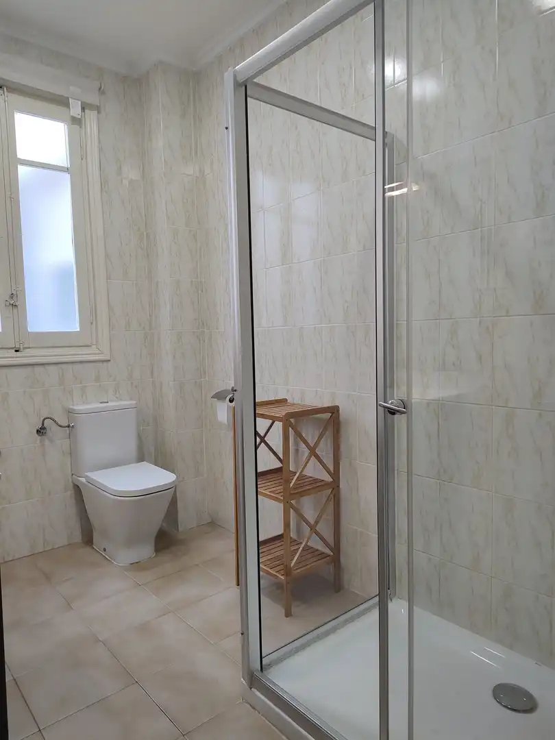 Baño de Piso de alquiler en Valencia con Aire acondicionado, Calefacción y Amueblado