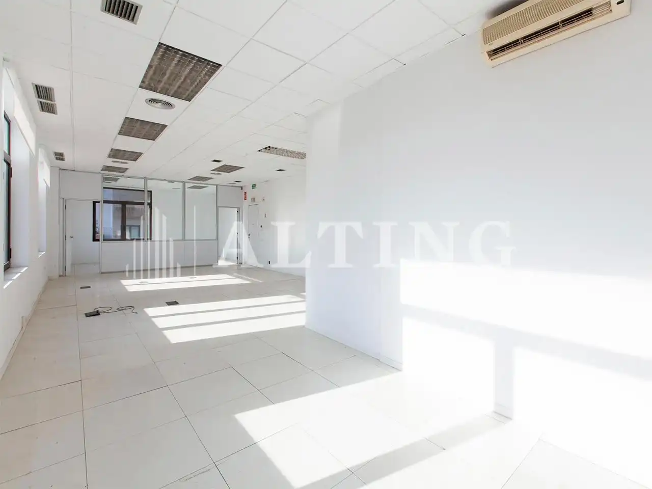 Office space with lift to rent in Catalunya, imagen 16