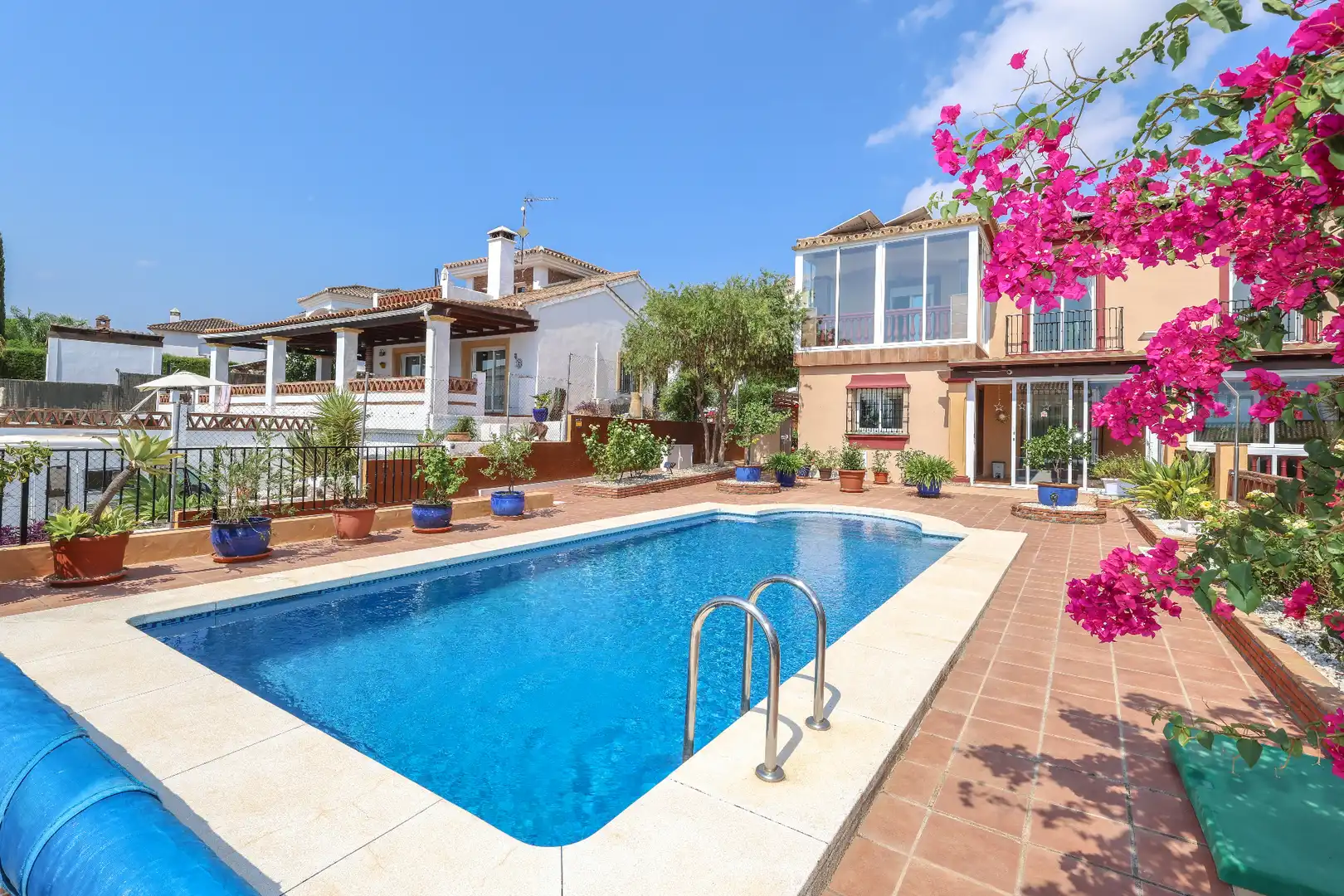 Exterior view of Houses for sale in Coín