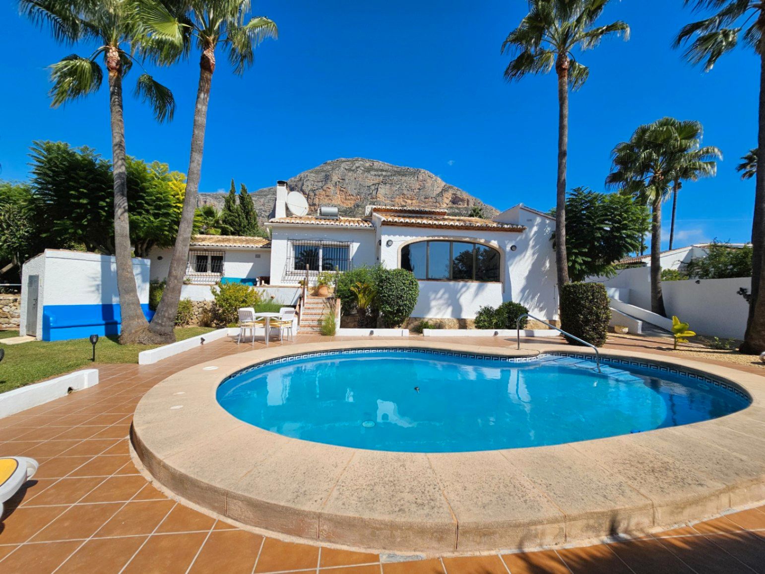 Vista exterior de Casa o xalet en venda en Jávea / Xàbia amb Aire condicionat, Calefacció i Jardí privat