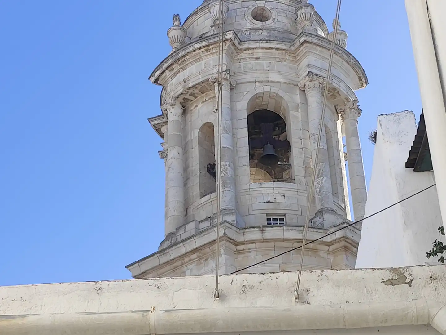 Vista exterior de Piso en venta en Cádiz con Amueblado y Balcón