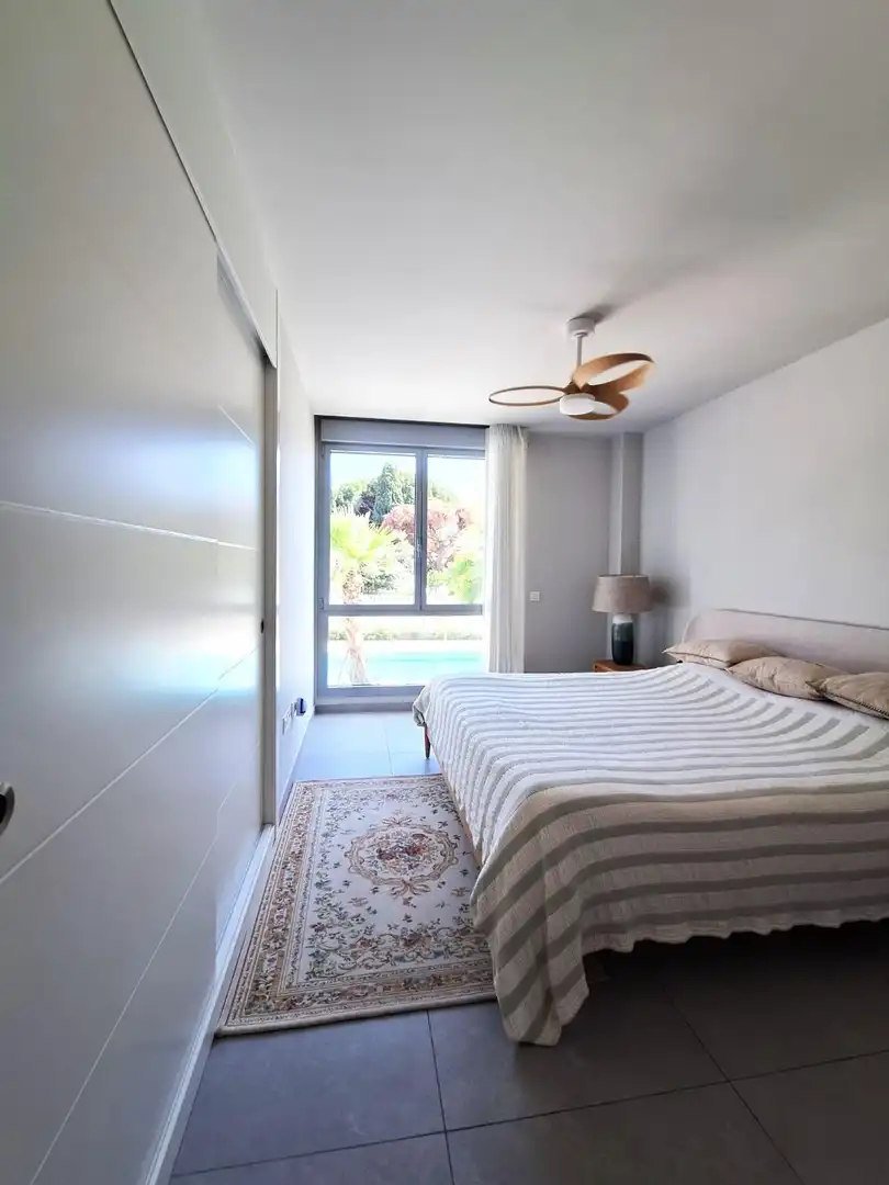Schlafzimmer von Wohnung zum Verkauf in Marbella mit Klimaanlage, Heizung und Privatgarten