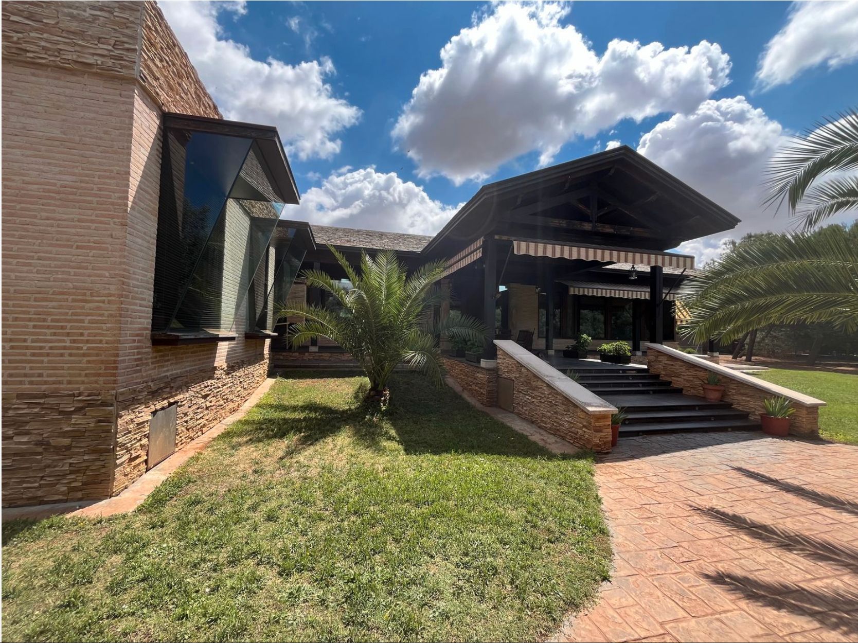 Exterior view of House or chalet for sale in Ciudad Real Capital  with Air Conditioner, Heating and Private garden