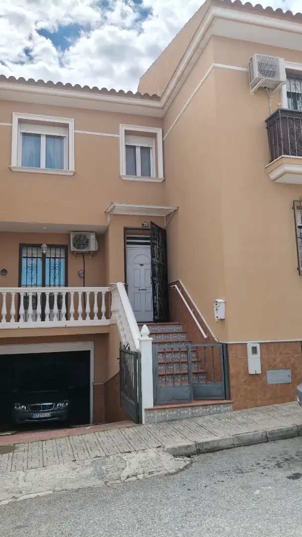 Vista exterior de Casa o xalet en venda en Baza amb Moblat, Forn i Rentadora