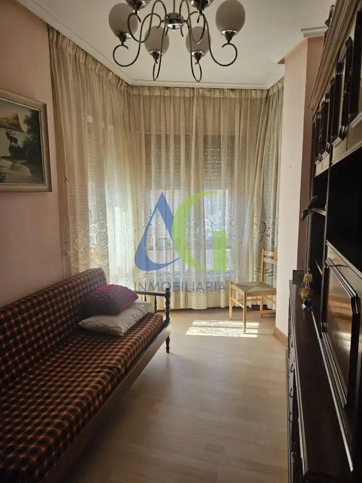 Sala d'estar de Pis en venda en San Andrés del Rabanedo amb Calefacció, Traster i Moblat