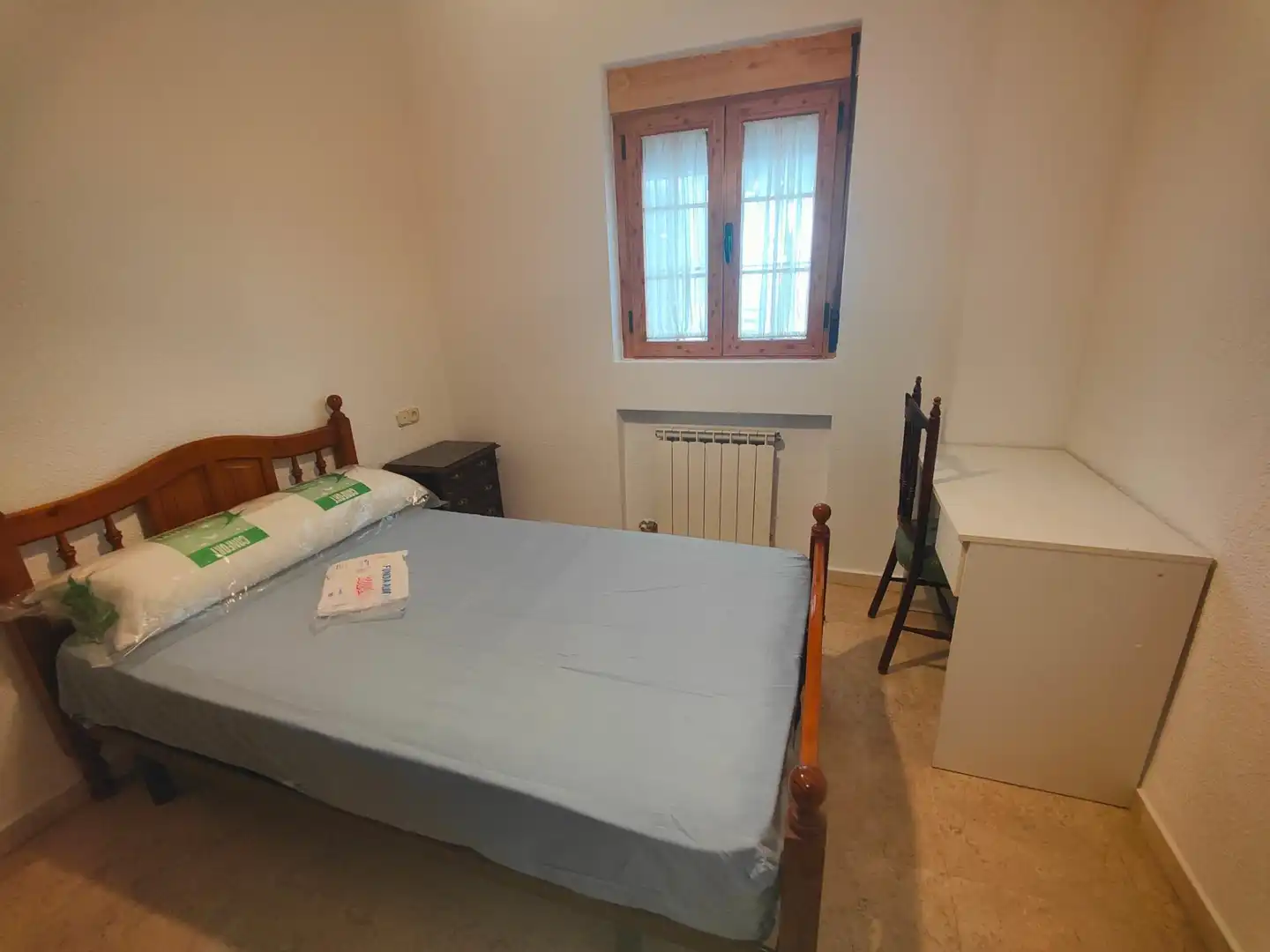 Habitación de Casa o chalet de alquiler en Granada con Calefacción, Jardín privado y Terraza