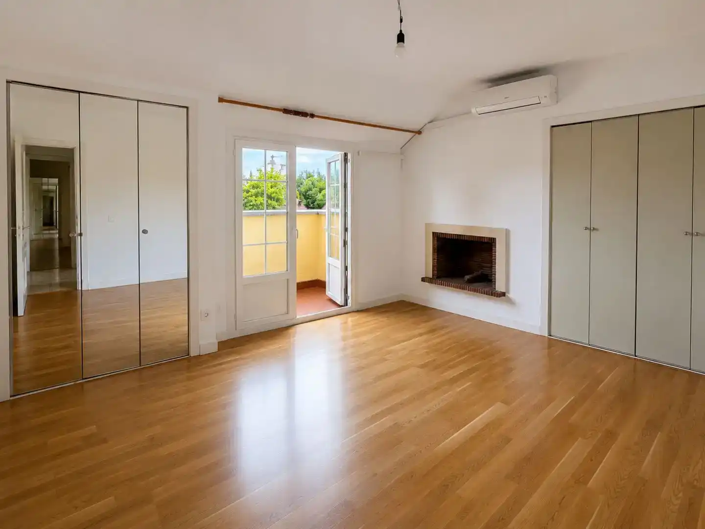 Sala d'estar de Casa o xalet de lloguer en La Moraleja amb Aire condicionat, Jardí privat i Piscina