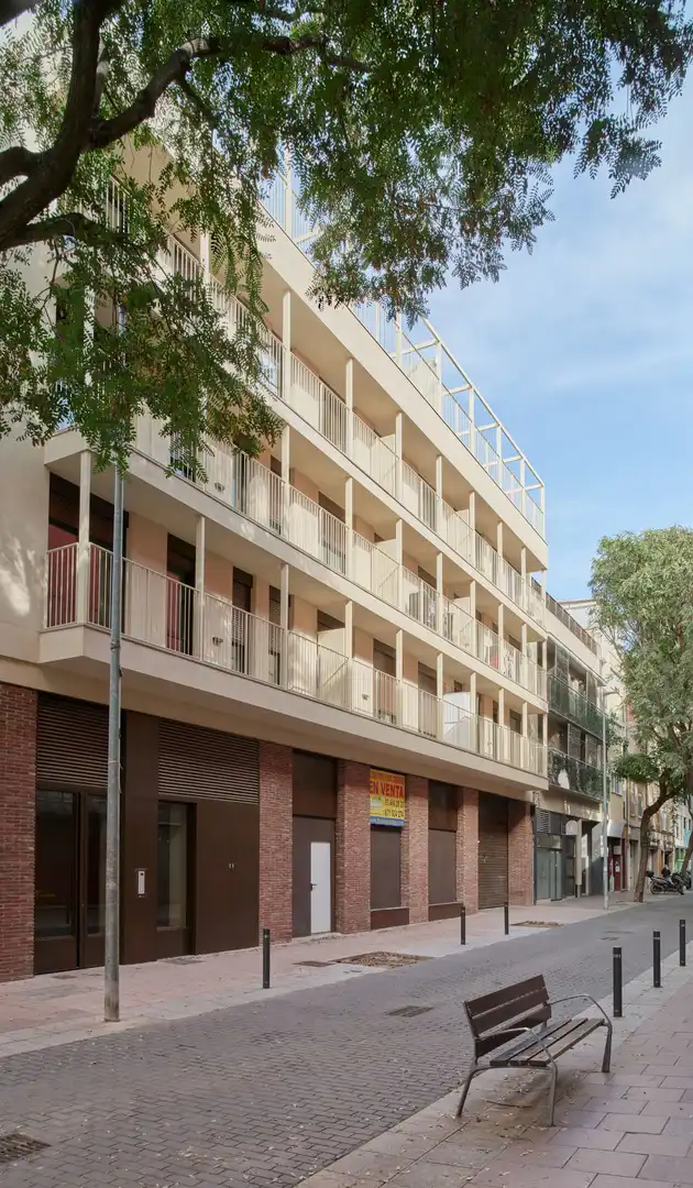 Vista exterior de Piso en venta en Santa Coloma de Gramenet con Aire acondicionado, Calefacción y Terraza