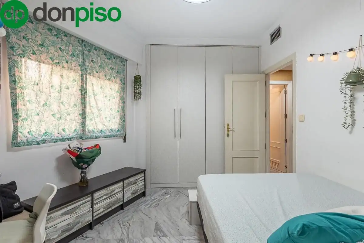 Schlafzimmer von Wohnung zum Verkauf in Granada mit Klimaanlage und Terrasse