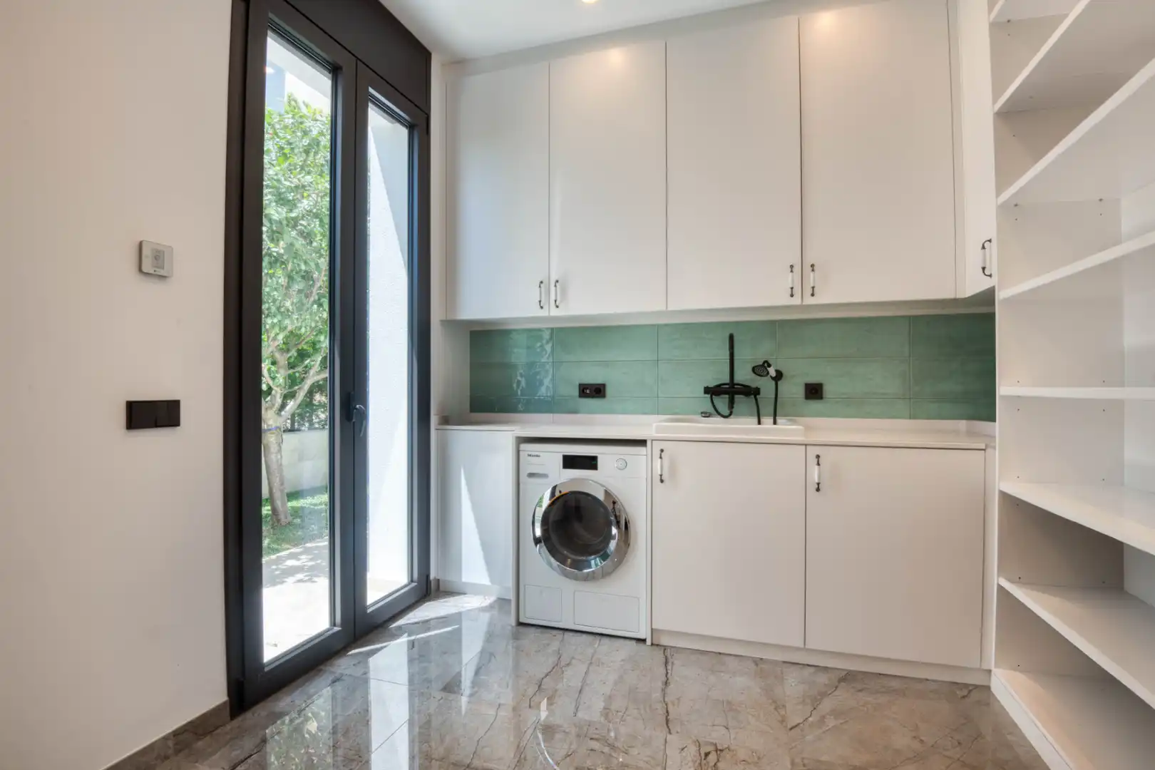 Chalet con piscina en venta en Carrer Cadí, imagen 19