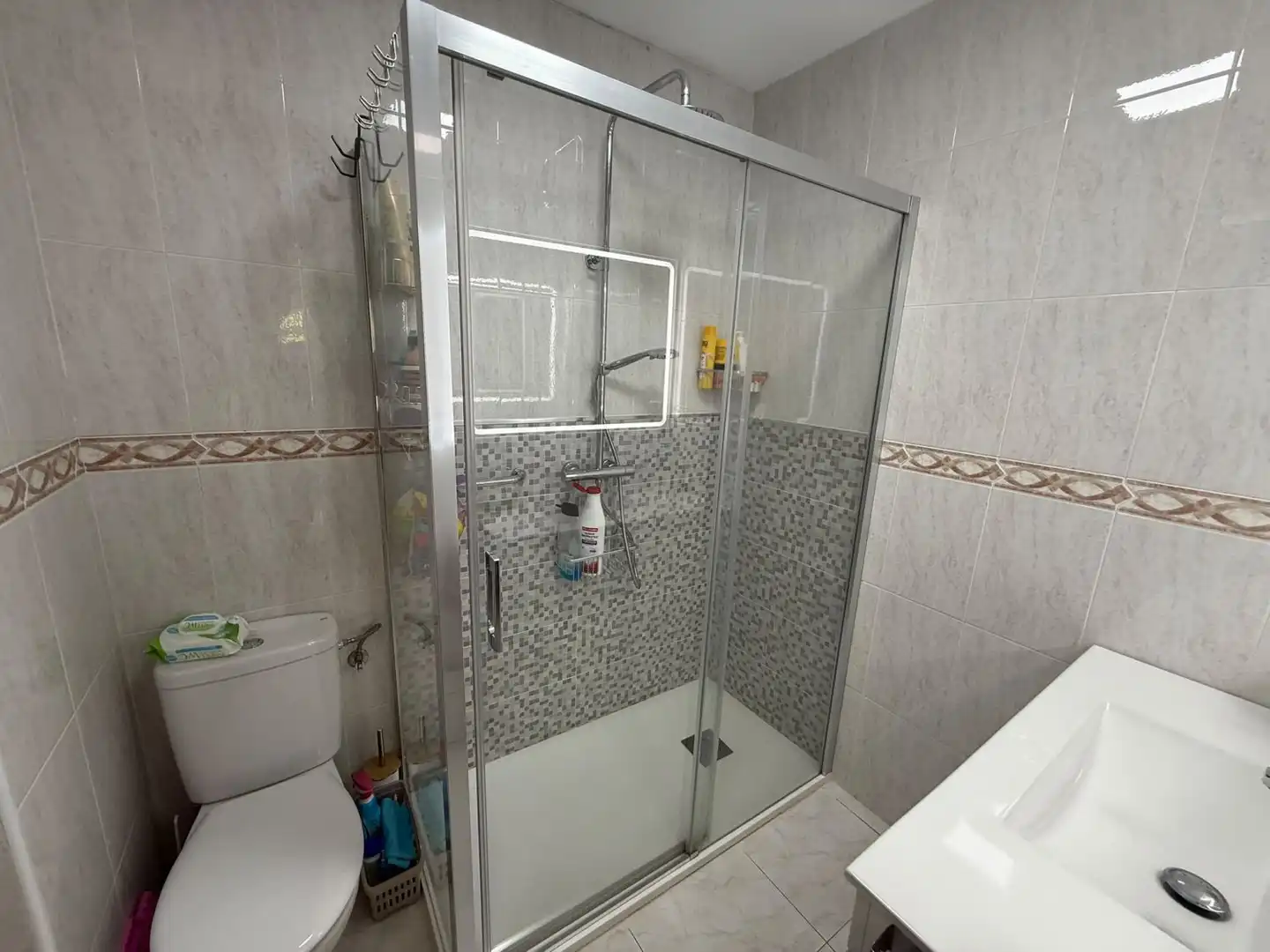 Badezimmer von Wohnung zum Verkauf in Noja mit Heizung, Terrasse und Abstellraum