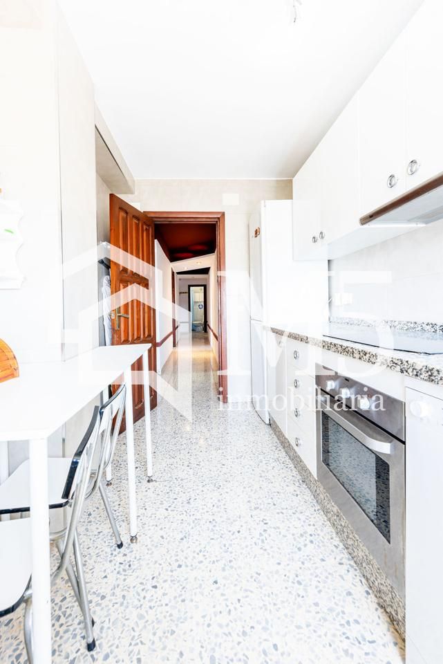Kitchen of Flat for sale in Vélez-Málaga  with Air Conditioner, Terrace and Furnished