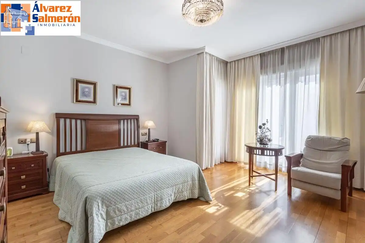 Schlafzimmer von Einfamilien-Reihenhaus zum Verkauf in Granada mit Privatgarten, Terrasse und Schwimmbad