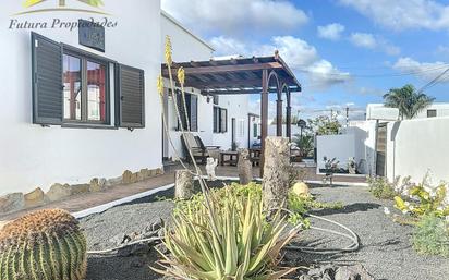 Außenansicht von Haus oder Chalet zum verkauf in Teguise mit Terrasse und Schwimmbad